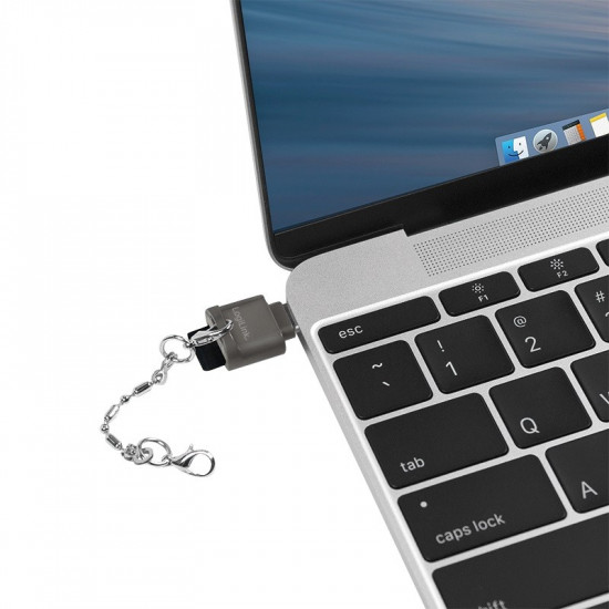 USB-C to microSD card readeras a keychain USB-C to microSD card readeras a keychain