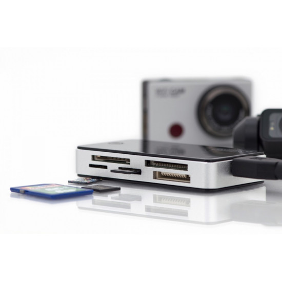 USB 3.0 Card Reader DA-70330-1 USB 3.0 Card Reader DA-70330-1