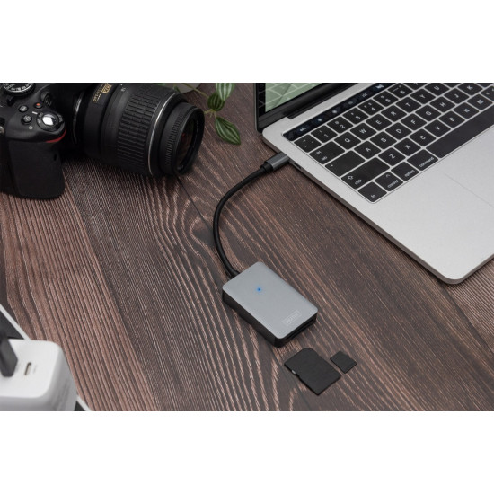 USB-C Card Reader DA-70333 USB-C Card Reader DA-70333